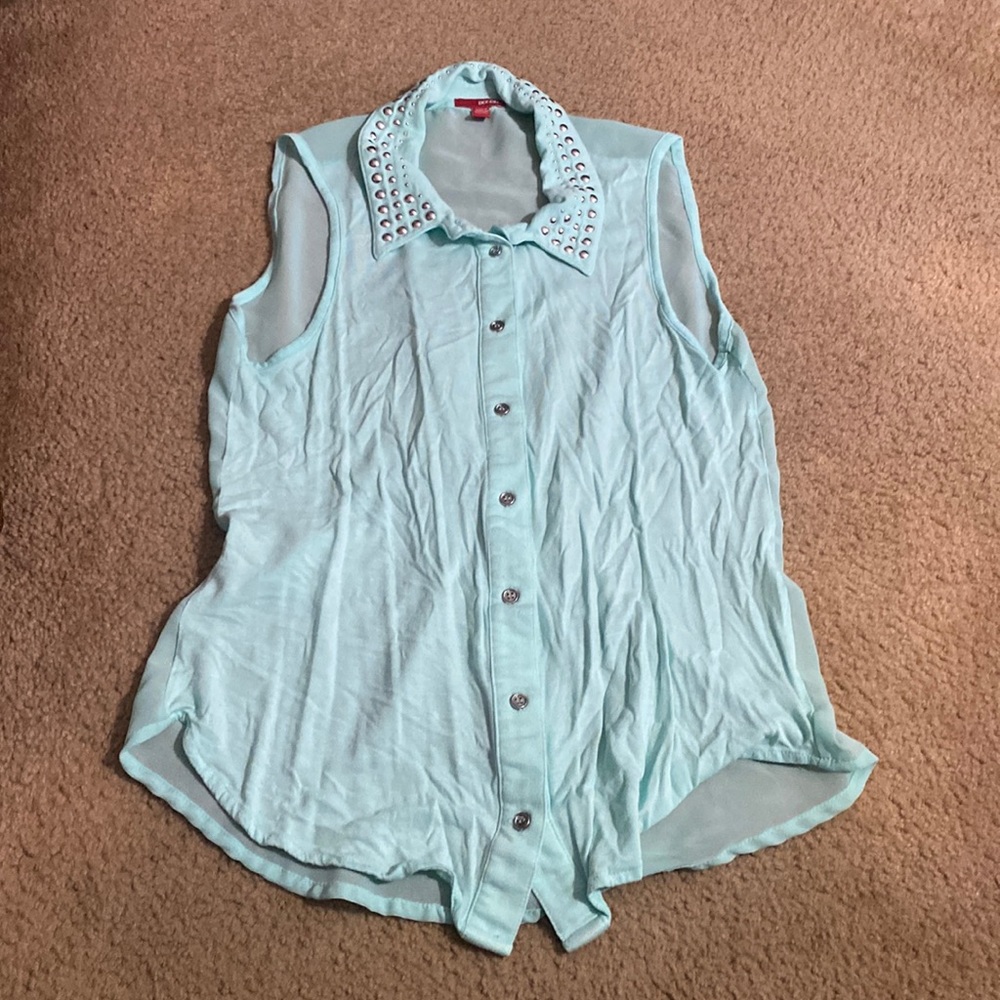 Tank-Top Buttoned Shirt